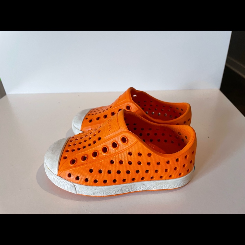 Native orange shoes, size 6 toddler